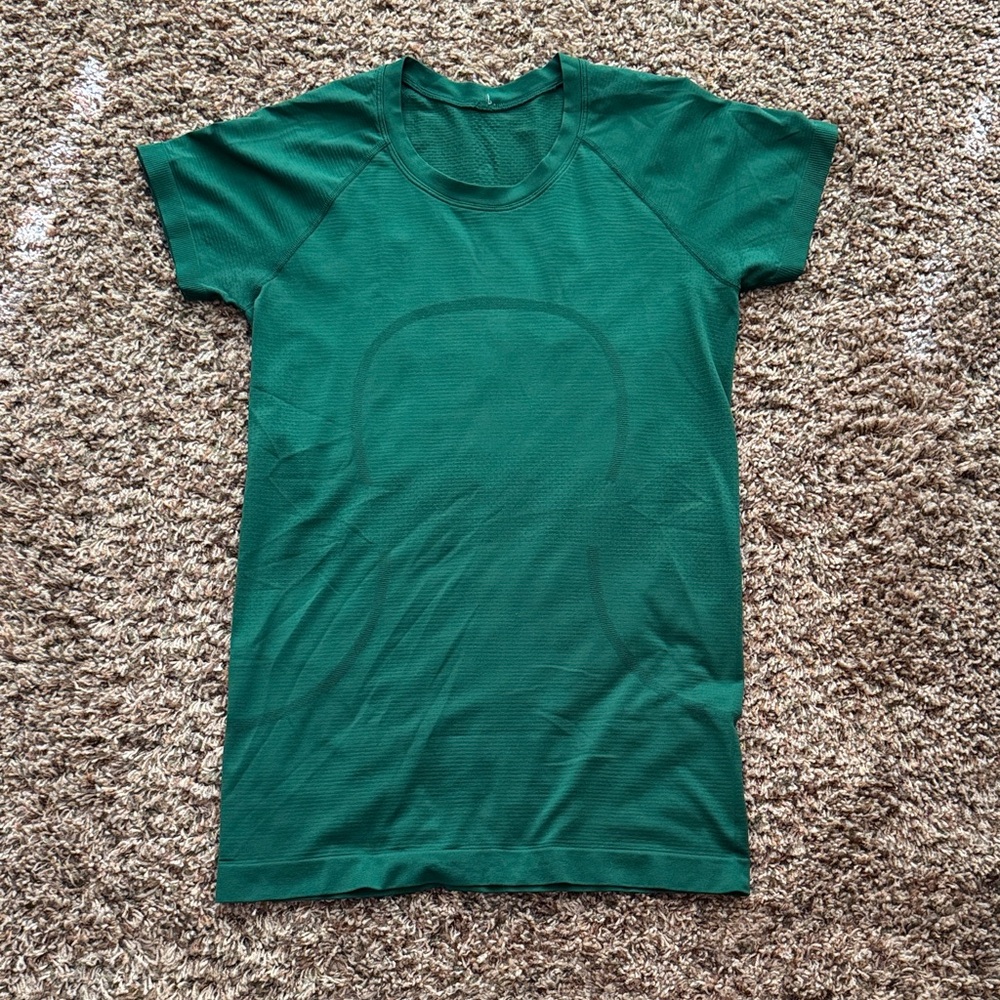 lululemon athletica Green swiftly tech Short Sleeve.  Like new barely worn